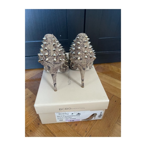 BCBG beige spike heel - Picture 5 of 6